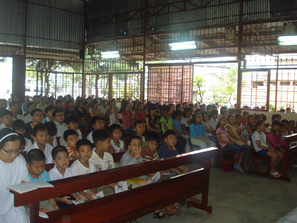 Các em thiếu nhi tham dự Thánh lễ Khai giảng năm học giáo lý mới