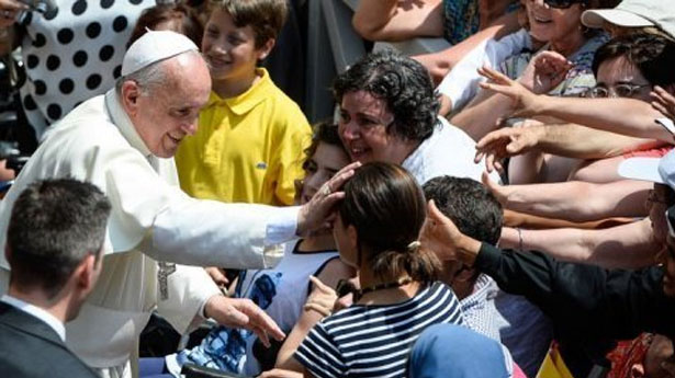 Pope-Francis-salutes-the-faithful-gathered-on-July-14-2013-in-front-of-his-summer-residence-in-Castel-Gandolfo-AFP