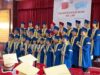 “Mẹ ơi! Con đã tốt nghiệp rồi!”